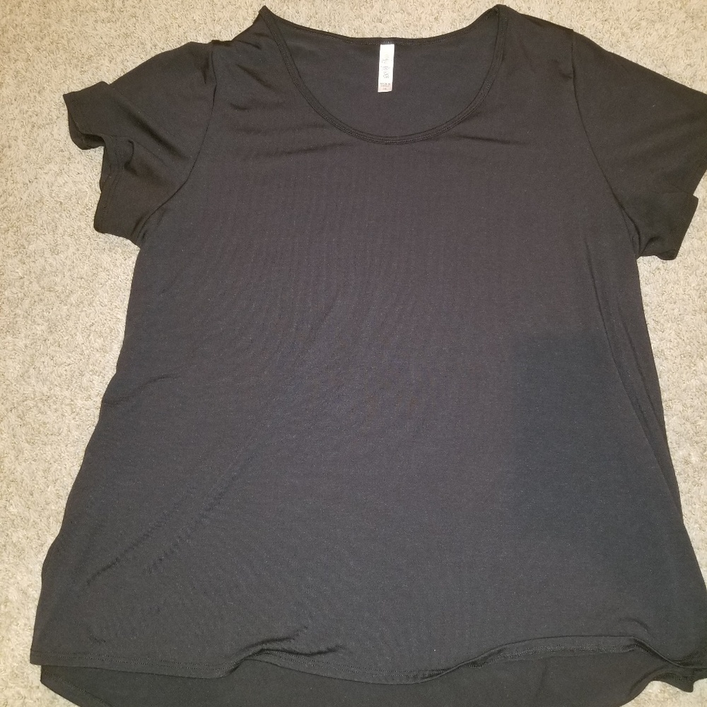 Black lularoe classic tee